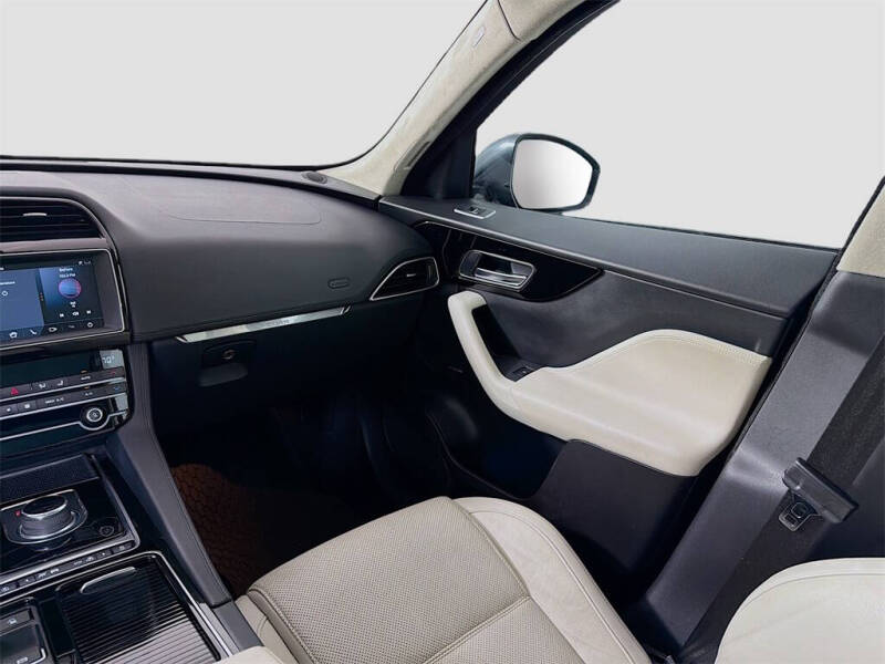 2020 Jaguar F-PACE 25t Prestige