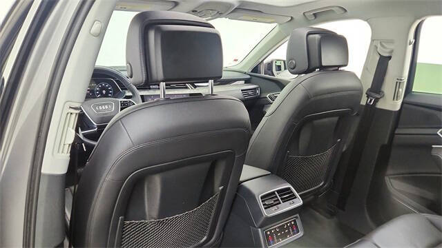 2022 Audi e-tron quattro Premium Plus