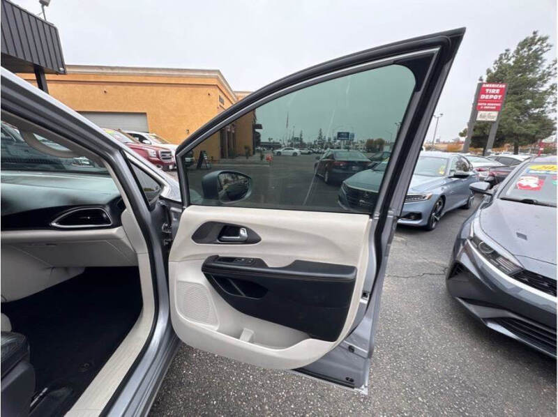 2020 Chrysler Pacifica Touring L