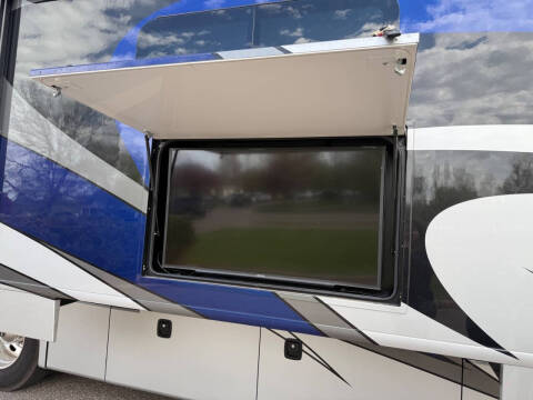 2019 Freightliner XCM Chassis