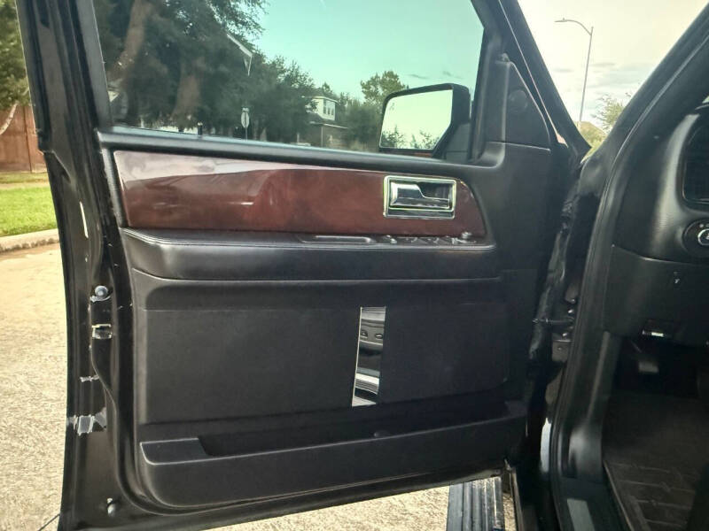 2017 Lincoln Navigator Select