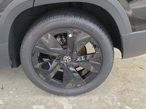 2025 Volkswagen Taos SE