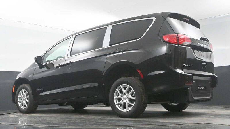 2025 Chrysler Voyager LX