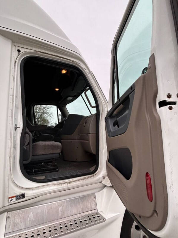 2016 Freightliner Cascadia