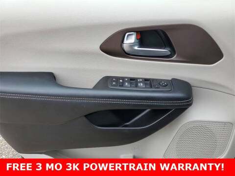 2022 Chrysler Voyager LX