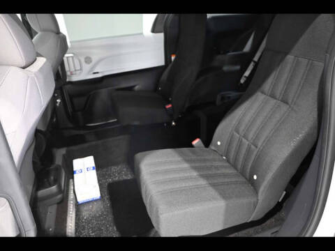 2025 Toyota Sienna LE 8-Passenger