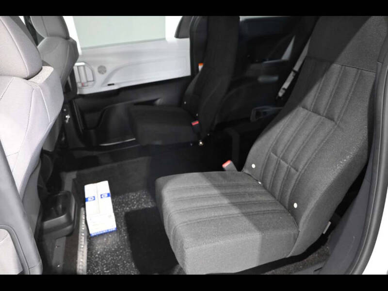 2025 Toyota Sienna LE 8-Passenger