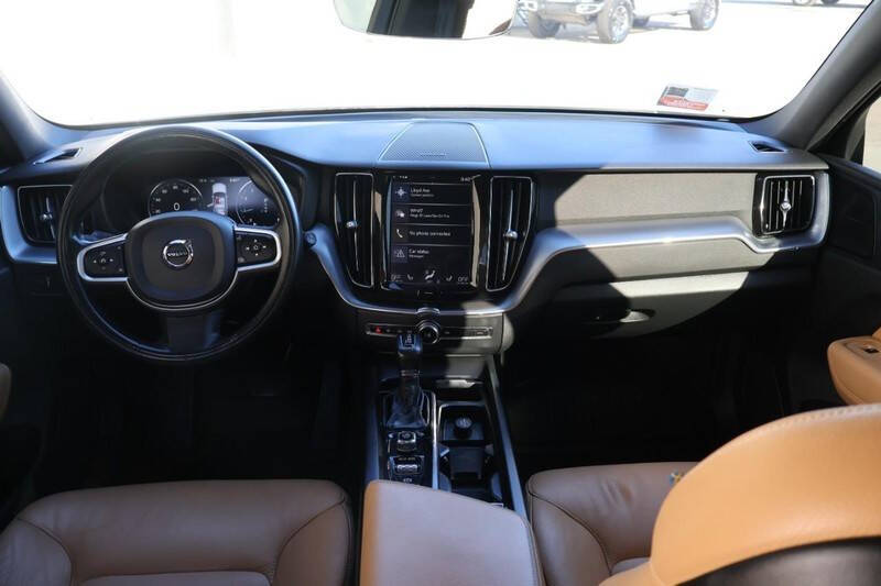 2020 Volvo XC60 T5 Momentum