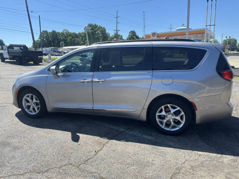 2017 Chrysler Pacifica Touring-L