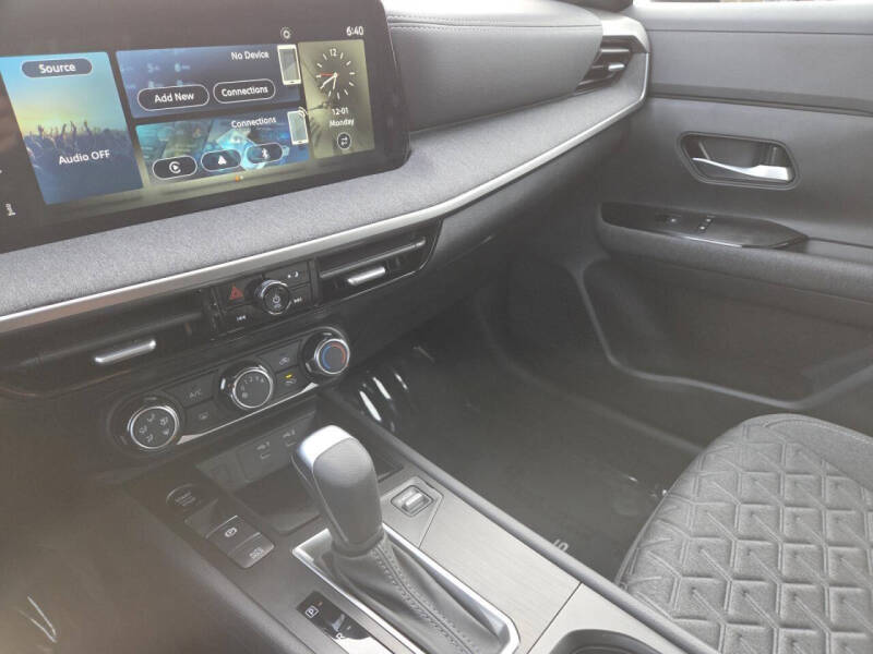 2025 Nissan Kicks SV