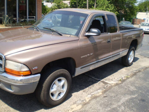 2000 Dodge Dakota for sale at DTH FINANCE LLC in Toledo OH