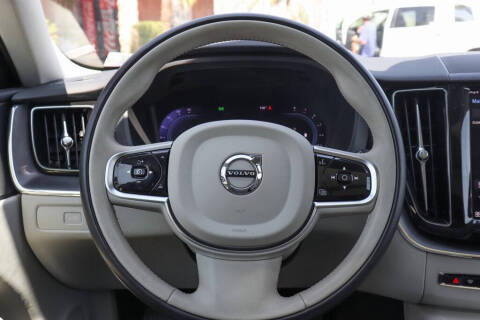 2024 Volvo XC60 B5 Core Dark Theme