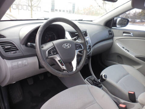 2013 Hyundai Accent SE