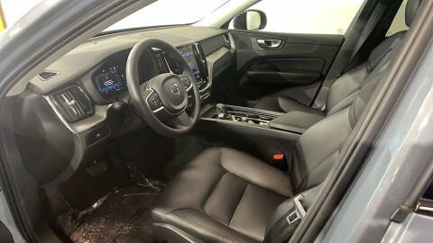2024 Volvo XC60 B5 Core Dark Theme