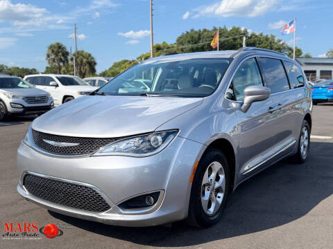 2017 Chrysler Pacifica Touring-L Plus