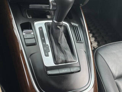 2011 Audi Q5 2.0T quattro Premium Plus
