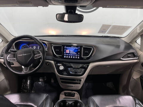 2017 Chrysler Pacifica Touring-L Plus