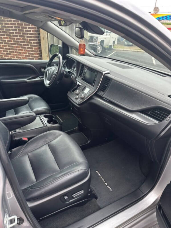 2018 Toyota Sienna SE Premium 8-Passenger