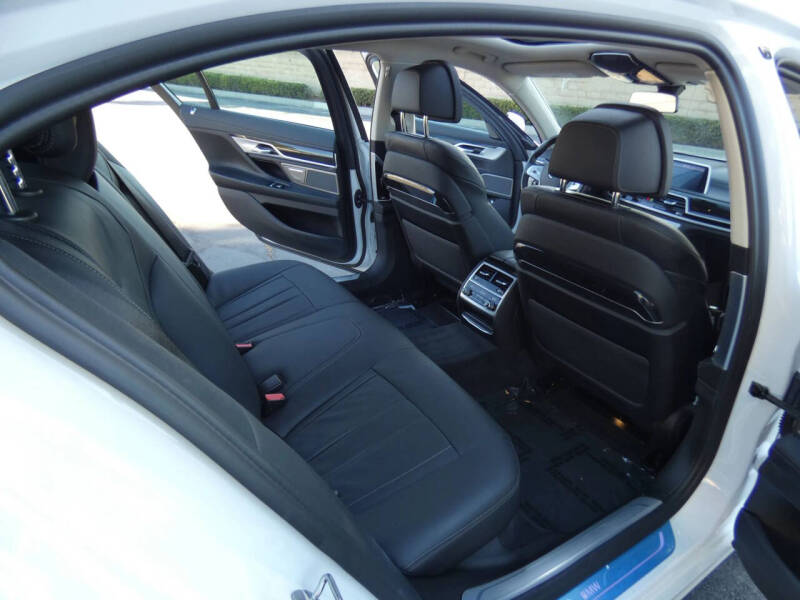 2022 BMW 7 Series 745e xDrive