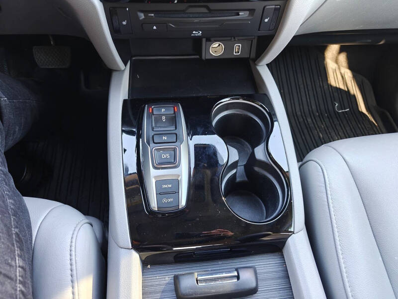 2020 Honda Pilot Touring w/Rear Captain's Chairs