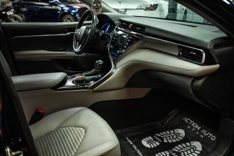 2020 Toyota Camry Hybrid SE