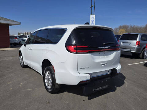 2025 Chrysler Pacifica Select