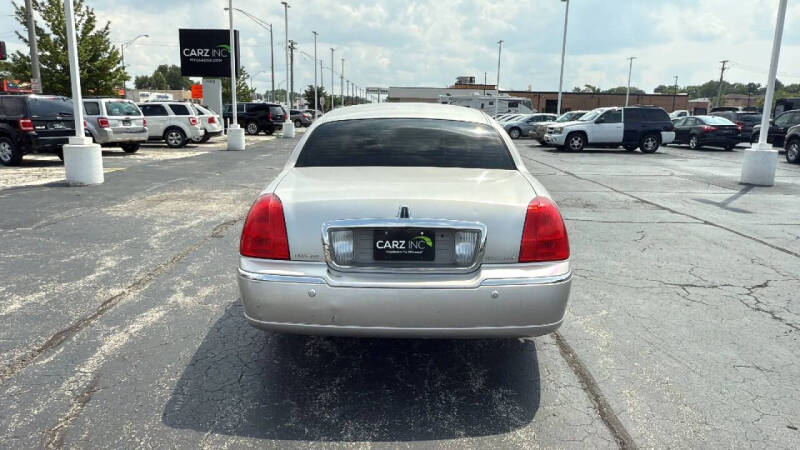 2005 Lincoln Town Car Signature