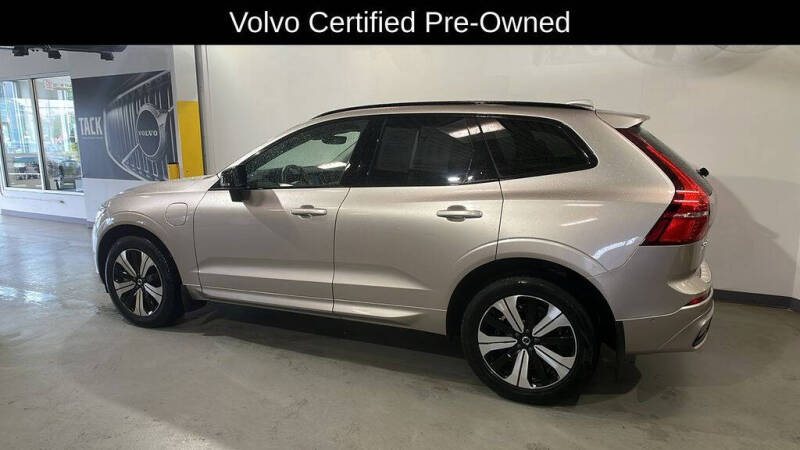 2025 Volvo XC60 T8 Plus Dark Theme