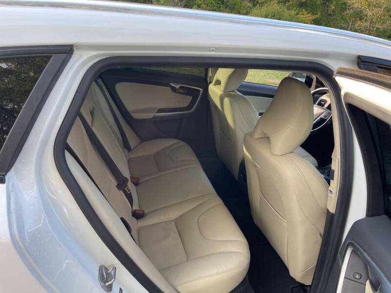 2015 Volvo V60 Cross Country T5