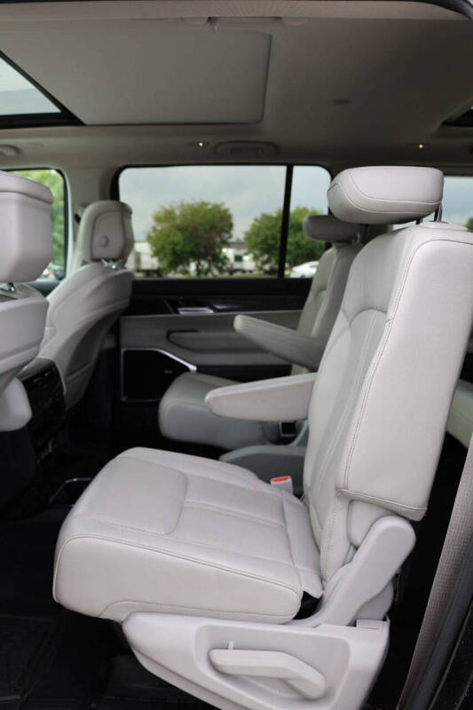 2022 Jeep Wagoneer Series III