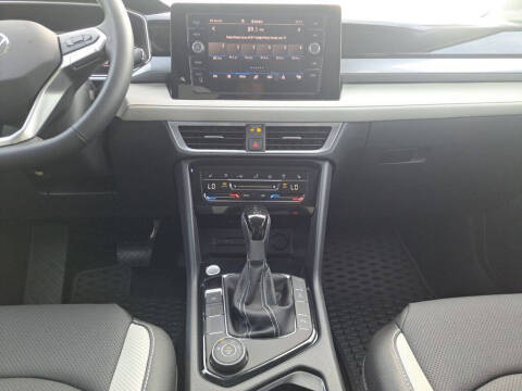 2025 Volkswagen Taos SEL 4Motion