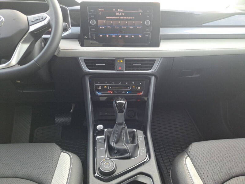 2025 Volkswagen Taos SEL 4Motion