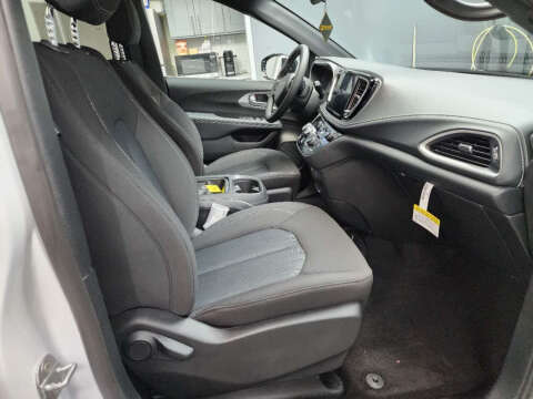 2024 Chrysler Pacifica Touring