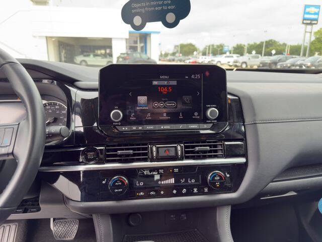2025 Nissan Pathfinder SV