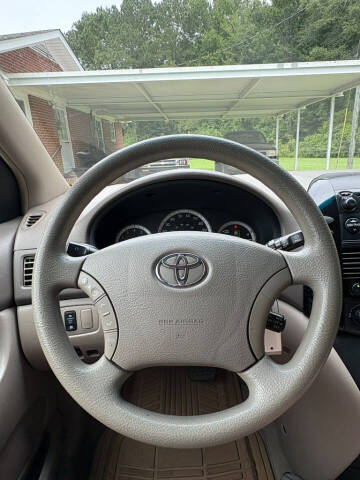 2004 Toyota Sienna LE 7 Passenger