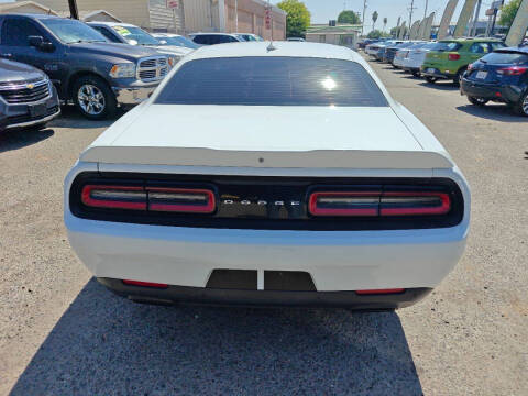 2016 Dodge Challenger SXT Plus