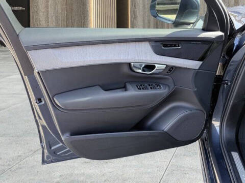 2025 Volvo XC90 T8 Ultra Bright Theme 6P