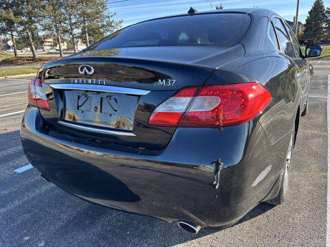 2012 Infiniti M37