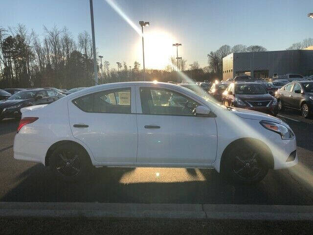 2019 Nissan Versa S Plus
