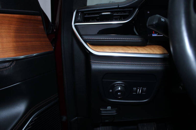 2022 Jeep Grand Cherokee Summit Reserve