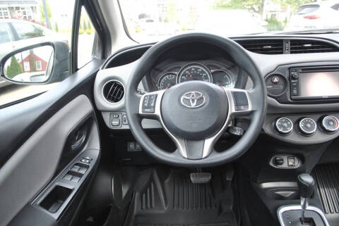 2017 Toyota Yaris 5-Door LE