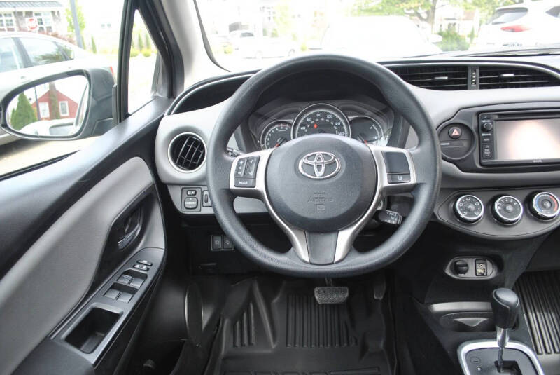 2017 Toyota Yaris 5-Door LE