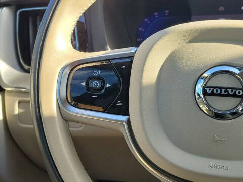 2024 Volvo XC60 B5 Core Dark Theme