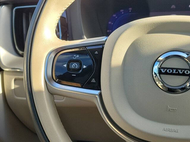 2024 Volvo XC60 B5 Core Dark Theme