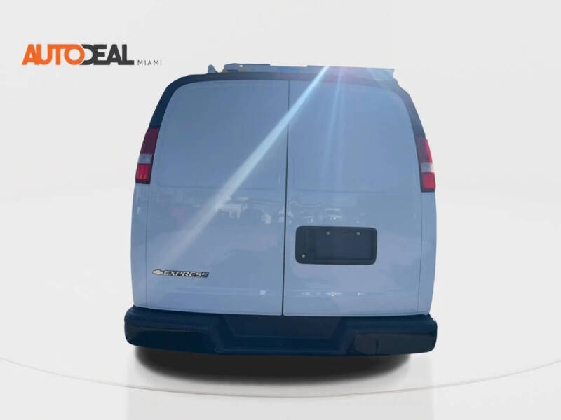 2022 Chevrolet Express 2500