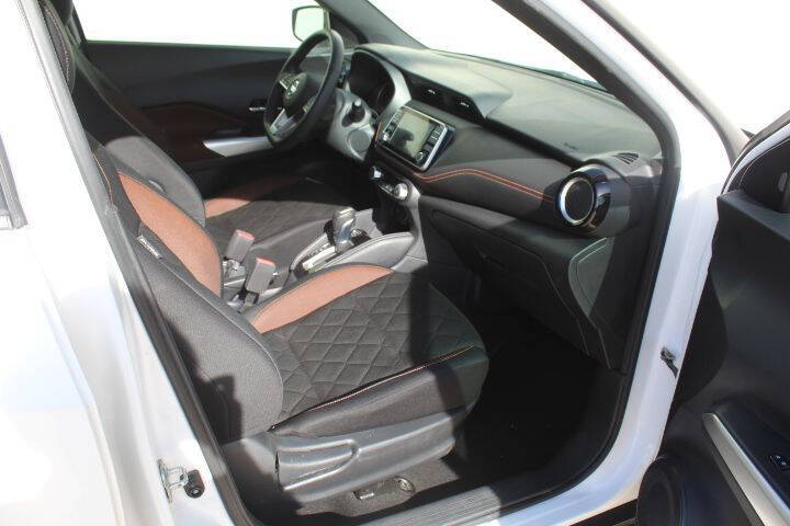 2020 Nissan Kicks SR