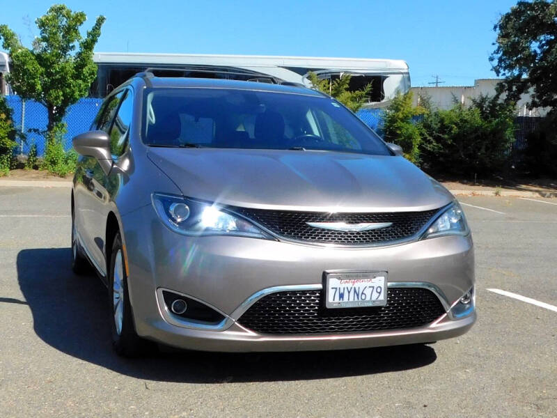 2017 Chrysler Pacifica Touring-L
