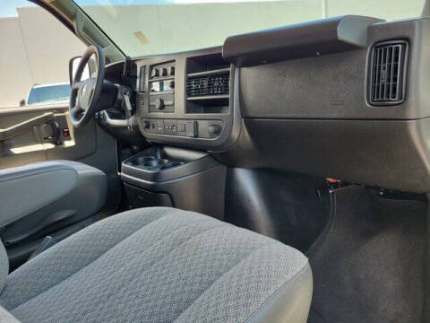 2025 Chevrolet Express LT 3500
