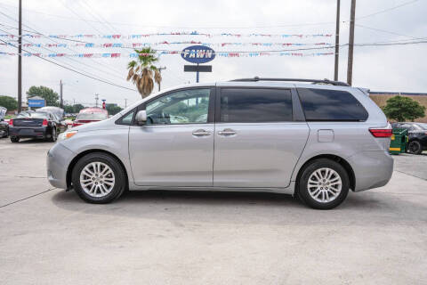 2015 Toyota Sienna XLE 8-Passenger