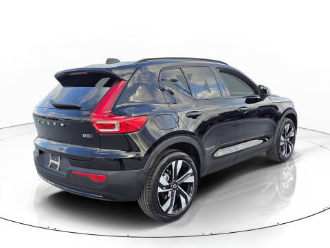2026 Volvo XC40 B5 Plus